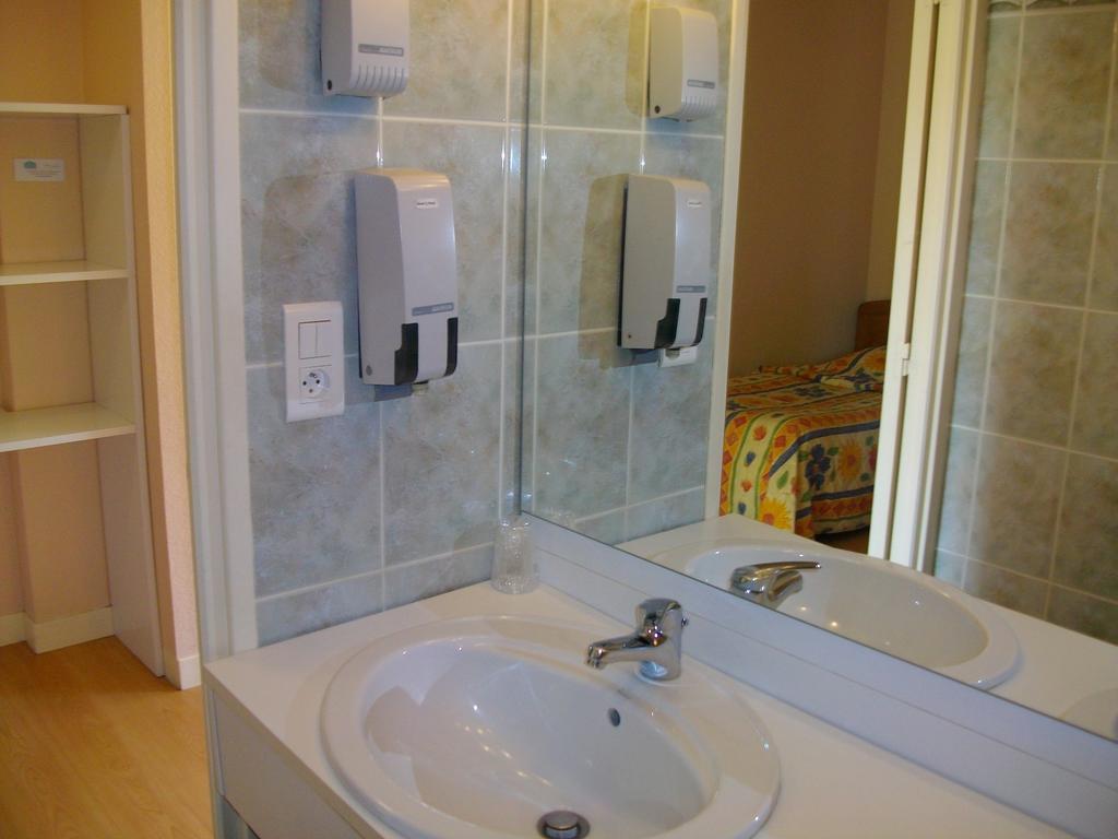 Logis Auberge La Grange De Renaudet Larche  Room photo