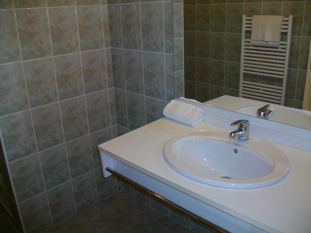 Logis Auberge La Grange De Renaudet Larche  Room photo