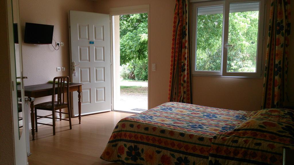 Logis Auberge La Grange De Renaudet Larche  Room photo