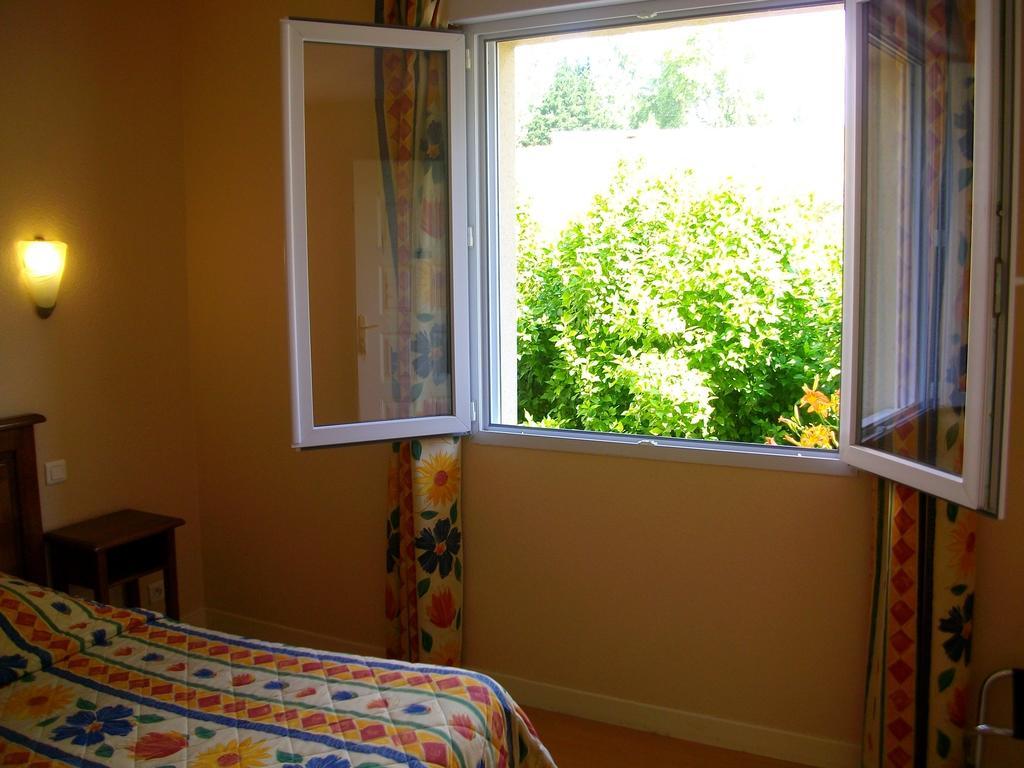 Logis Auberge La Grange De Renaudet Larche  Room photo