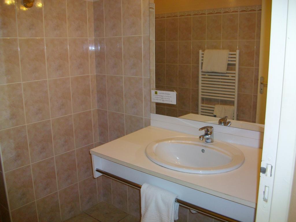 Logis Auberge La Grange De Renaudet Larche  Room photo