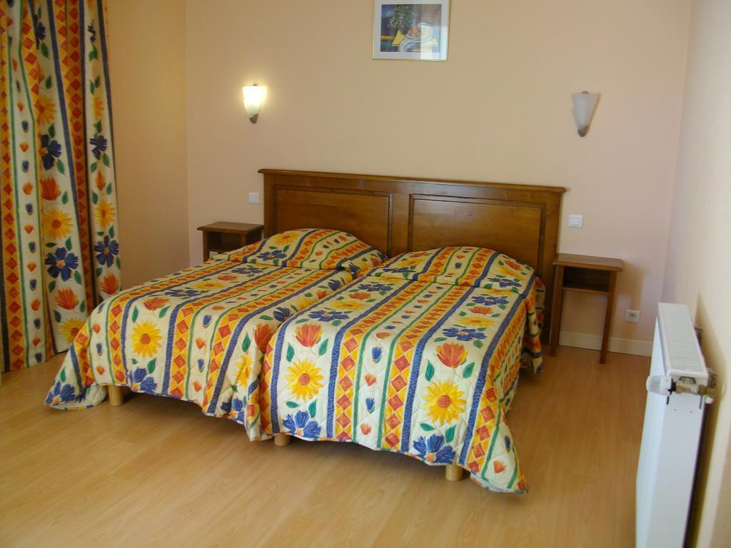 Logis Auberge La Grange De Renaudet Larche  Room photo